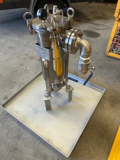 Filter housing detail