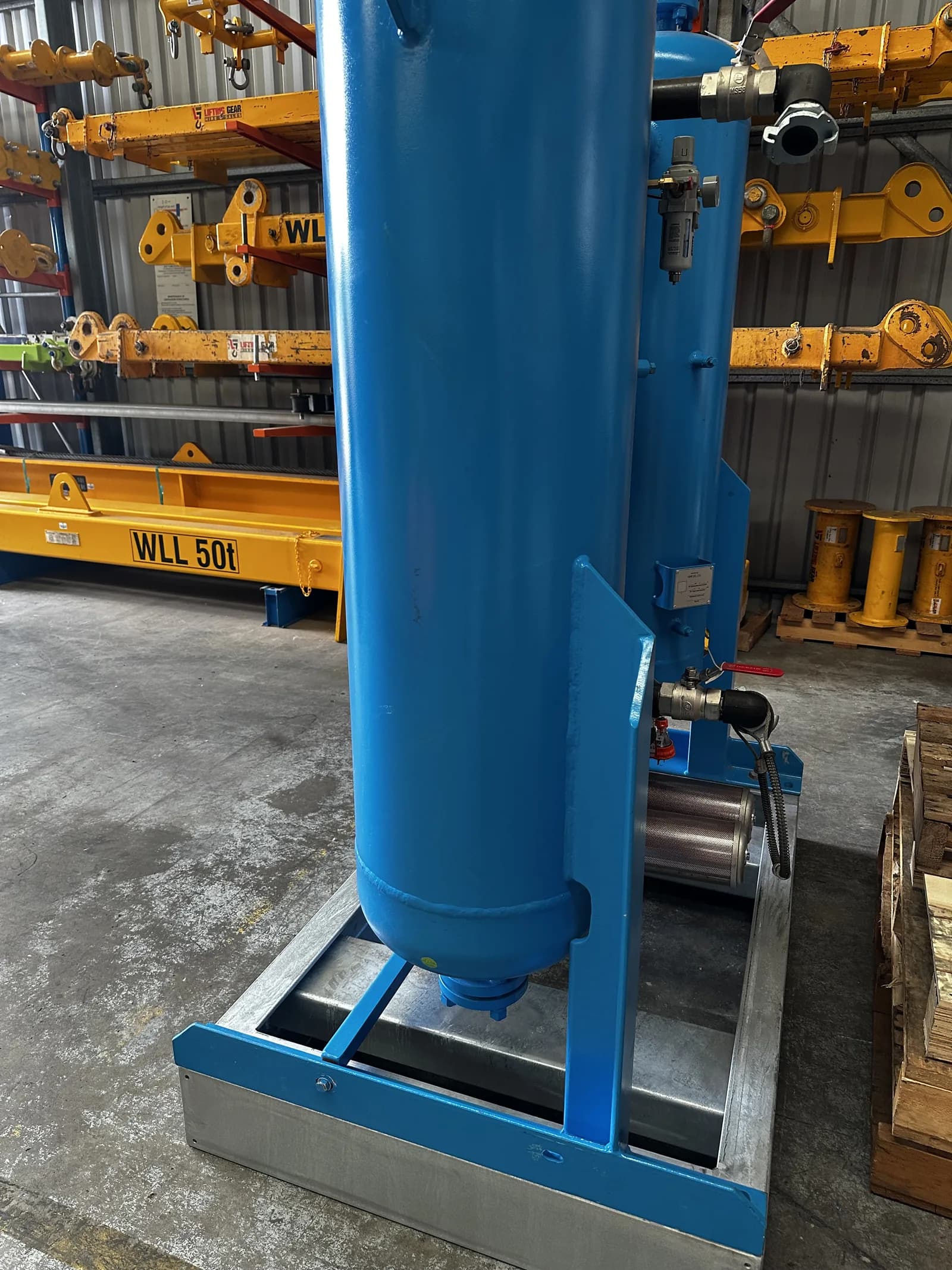 Desiccant air dryer unit